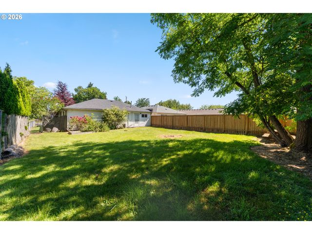 5136 N FESSENDEN St, Portland, OR 97203