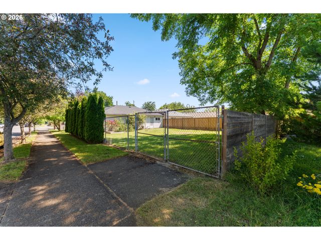 5136 N FESSENDEN St, Portland, OR 97203