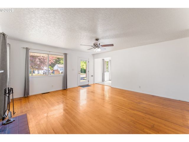 5136 N FESSENDEN St, Portland, OR 97203
