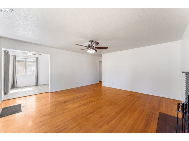 5136 N FESSENDEN St, Portland, OR 97203