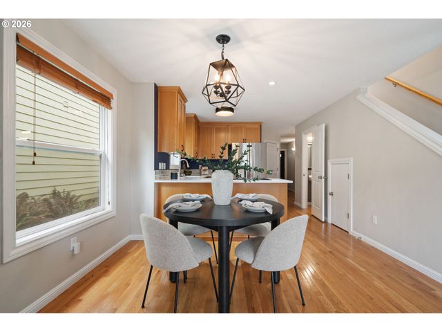 9222 N CHARLESTON Ave, Portland, OR 97203