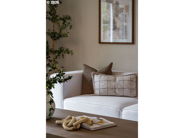 9222 N CHARLESTON Ave, Portland, OR 97203