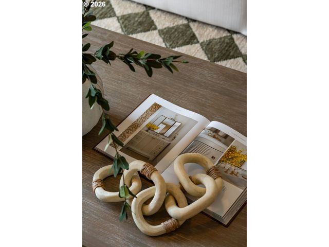 9222 N CHARLESTON Ave, Portland, OR 97203