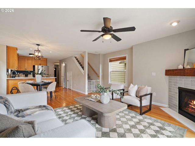 9222 N CHARLESTON Ave, Portland, OR 97203