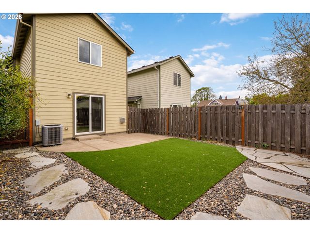 9222 N CHARLESTON Ave, Portland, OR 97203