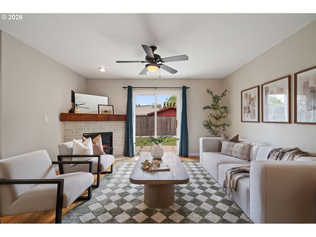 9222 N CHARLESTON Ave, Portland, OR 97203