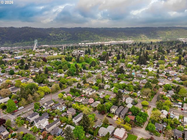 9222 N CHARLESTON Ave, Portland, OR 97203