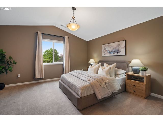 9222 N CHARLESTON Ave, Portland, OR 97203