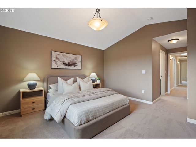 9222 N CHARLESTON Ave, Portland, OR 97203