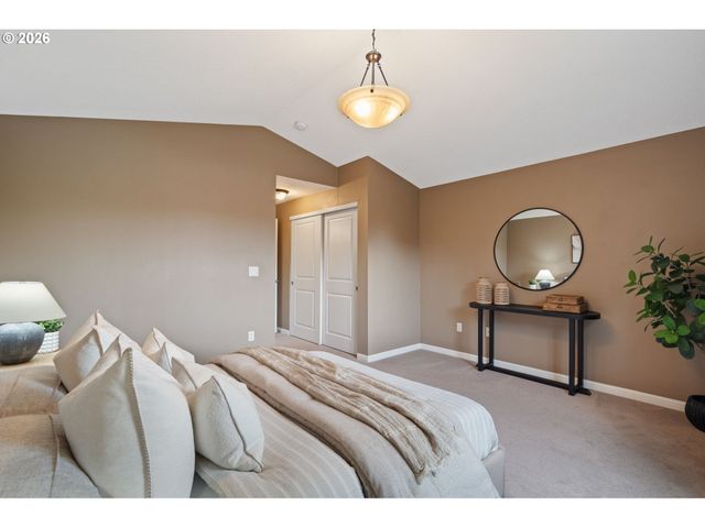 9222 N CHARLESTON Ave, Portland, OR 97203