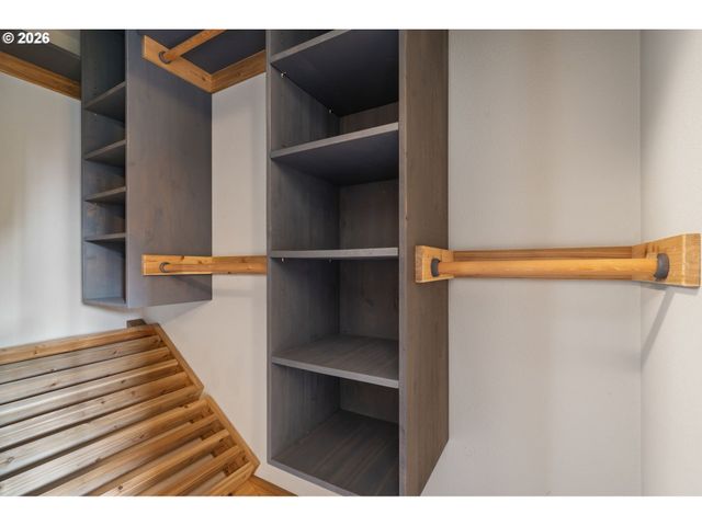 9222 N CHARLESTON Ave, Portland, OR 97203