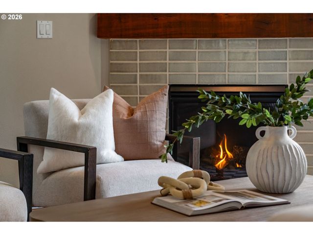 9222 N CHARLESTON Ave, Portland, OR 97203