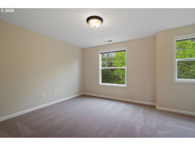 9222 N CHARLESTON Ave, Portland, OR 97203