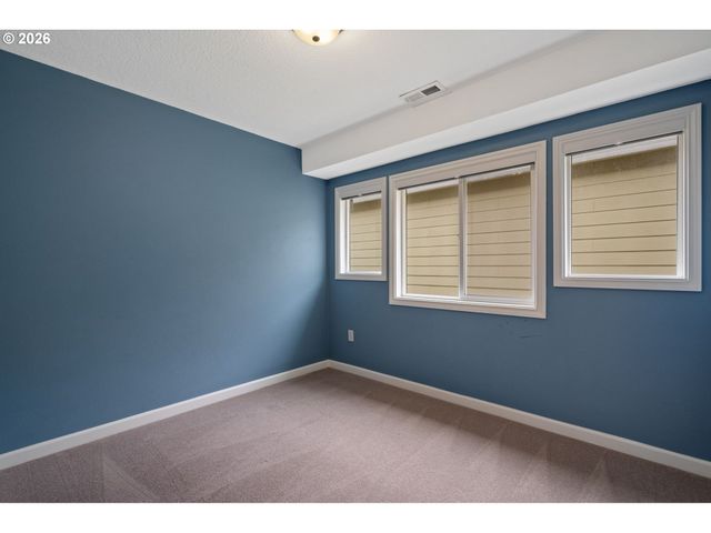 9222 N CHARLESTON Ave, Portland, OR 97203