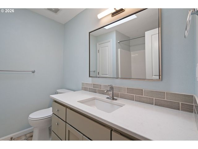 9222 N CHARLESTON Ave, Portland, OR 97203