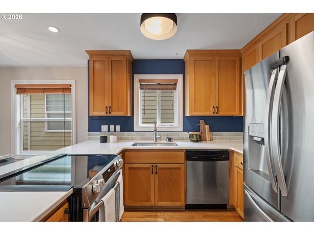 9222 N CHARLESTON Ave, Portland, OR 97203