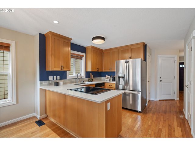 9222 N CHARLESTON Ave, Portland, OR 97203