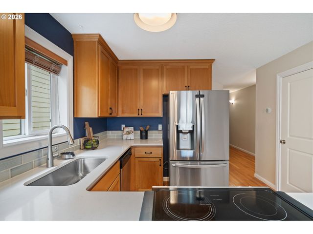 9222 N CHARLESTON Ave, Portland, OR 97203