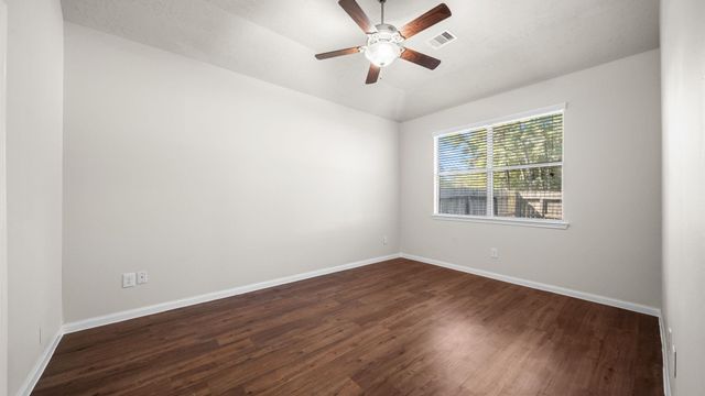 11246 Glenforest Drive, Montgomery, TX 77356