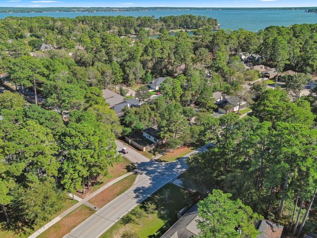 11246 Glenforest Drive, Montgomery, TX 77356