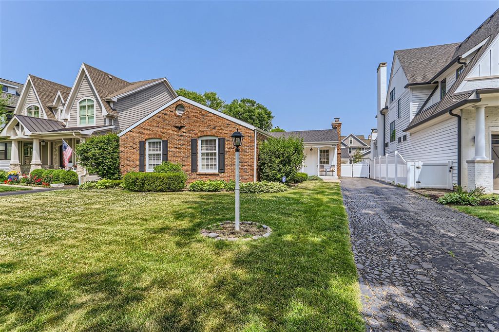 5309 Central Avenue, Western Springs, IL 60558