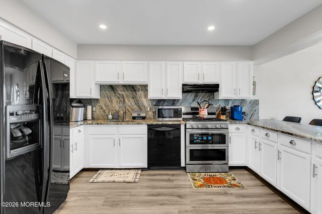 57 Bridgewaters Drive 8, Oceanport, NJ 07757