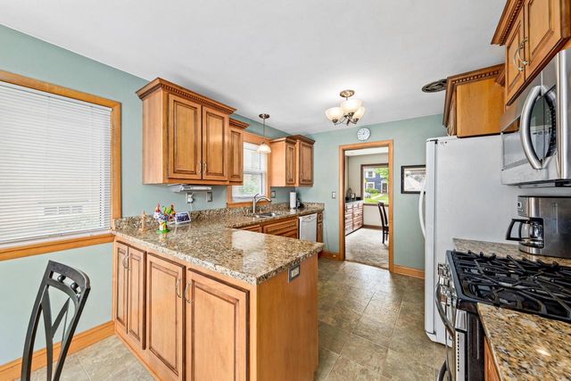 4315 N Alpine AVENUE, Shorewood, WI 53211