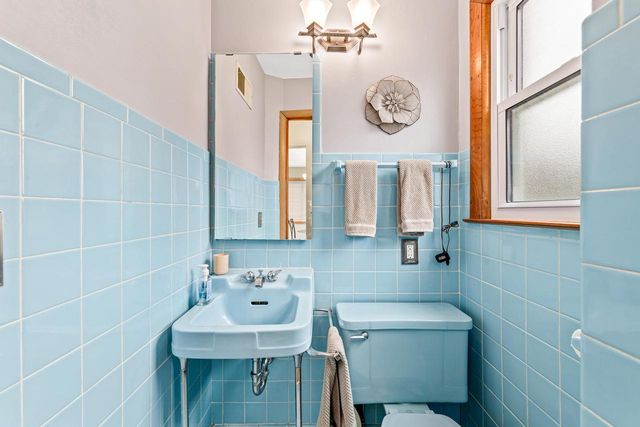 4315 N Alpine AVENUE, Shorewood, WI 53211