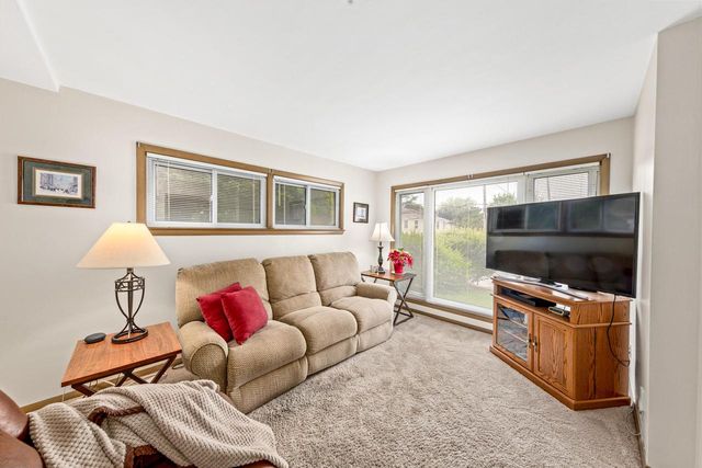 4315 N Alpine AVENUE, Shorewood, WI 53211