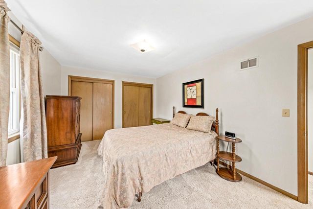 4315 N Alpine AVENUE, Shorewood, WI 53211