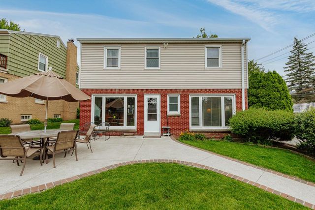 4315 N Alpine AVENUE, Shorewood, WI 53211