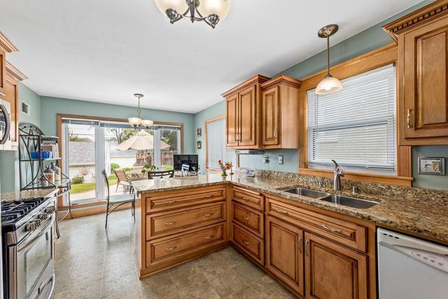 4315 N Alpine AVENUE, Shorewood, WI 53211