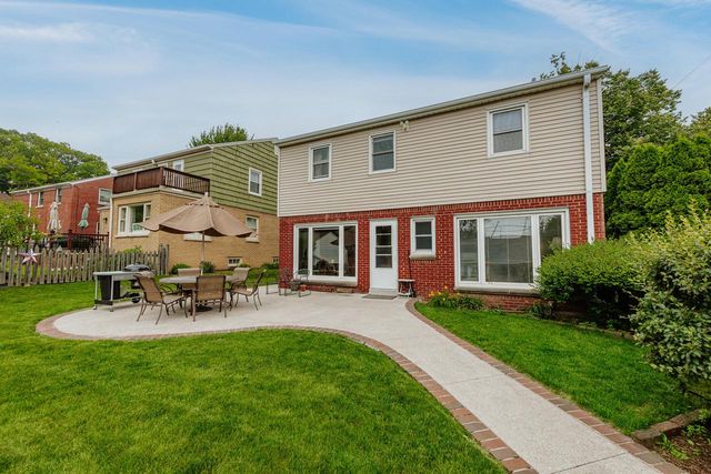 4315 N Alpine AVENUE, Shorewood, WI 53211
