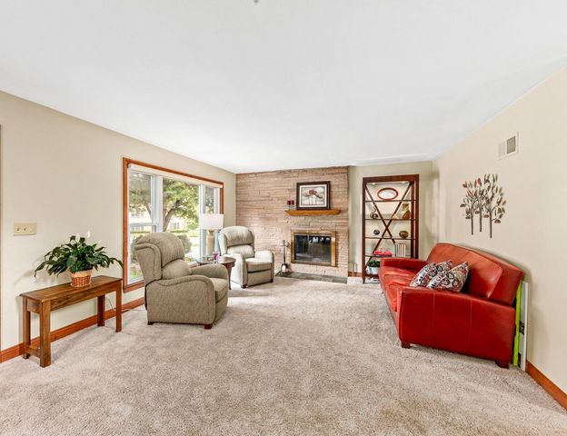 4315 N Alpine AVENUE, Shorewood, WI 53211