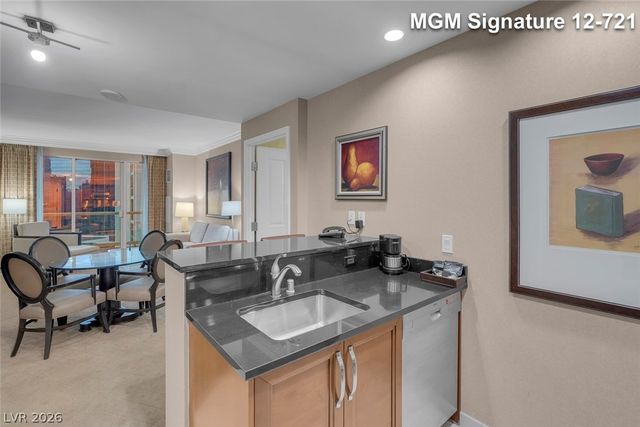 135 East Harmon Avenue 1221, Las Vegas, NV 89109
