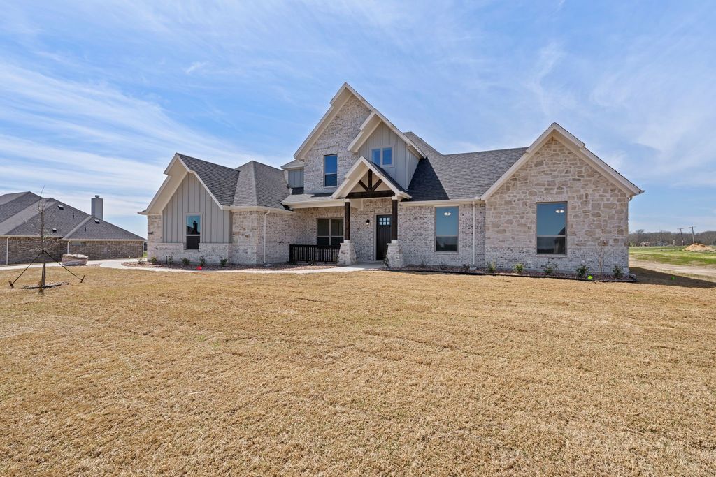 420 Paradise Ridge Drive, Waxahachie, TX 75167