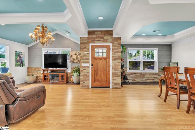 4 Henderson Street, Greenville, SC 29611