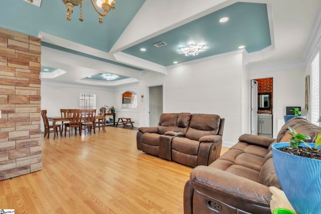 4 Henderson Street, Greenville, SC 29611