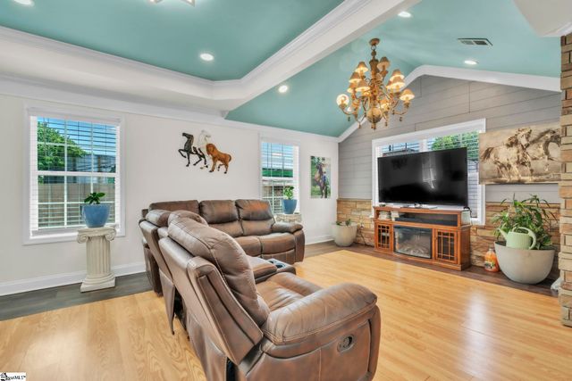 4 Henderson Street, Greenville, SC 29611