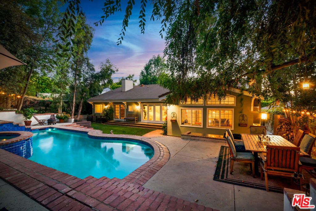 Image 1 of property listing at 5252 Vanalden Avenue, Tarzana, CA 91356