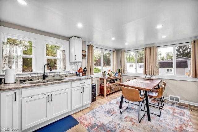 7476 Pinehurst Drive, Mentor On The Lake, OH 44060