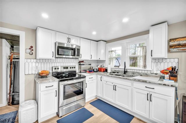 7476 Pinehurst Drive, Mentor On The Lake, OH 44060