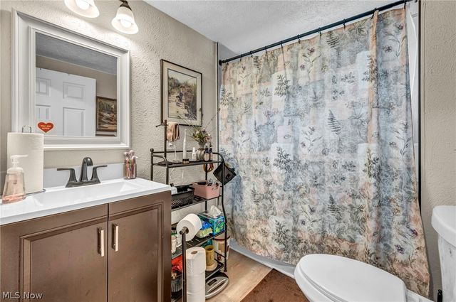 7476 Pinehurst Drive, Mentor On The Lake, OH 44060
