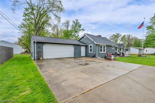 7476 Pinehurst Drive, Mentor On The Lake, OH 44060