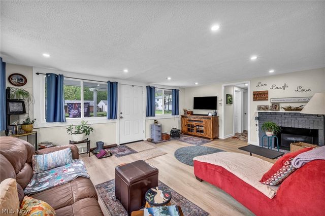 7476 Pinehurst Drive, Mentor On The Lake, OH 44060