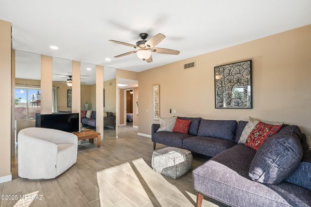 2661 S Camino Vega, Green Valley, AZ 85622