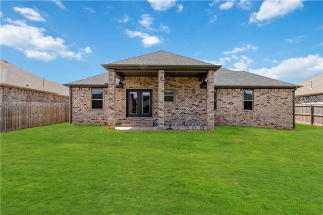 1749 Charismatic Drive, Prairie Grove, AR 72753