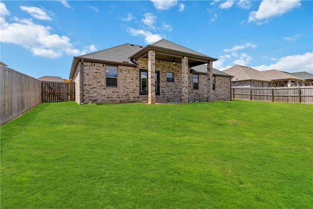 1749 Charismatic Drive, Prairie Grove, AR 72753