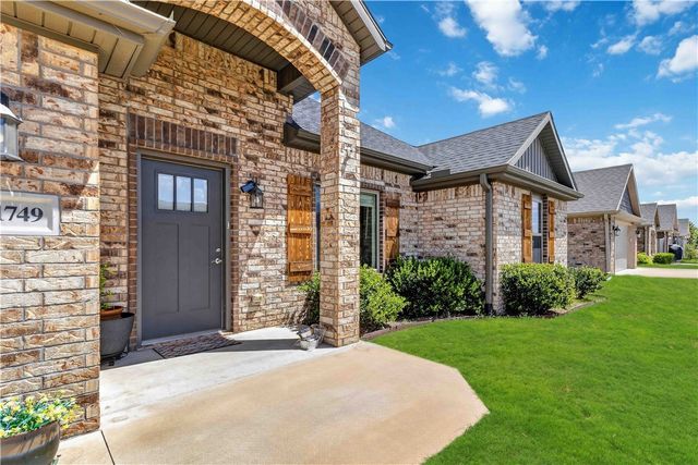 1749 Charismatic Drive, Prairie Grove, AR 72753