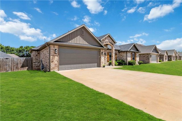 1749 Charismatic Drive, Prairie Grove, AR 72753
